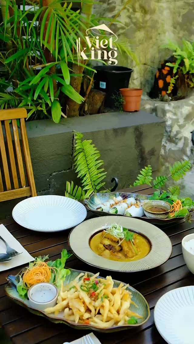 🌟 Weekend moments at Vietking always feel a little special - the laughter, the clinking dishes, the comfort of hot Viet...