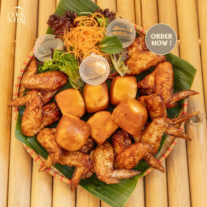 GOLDEN CHICKEN WING & DEEP FRIED MANTOU